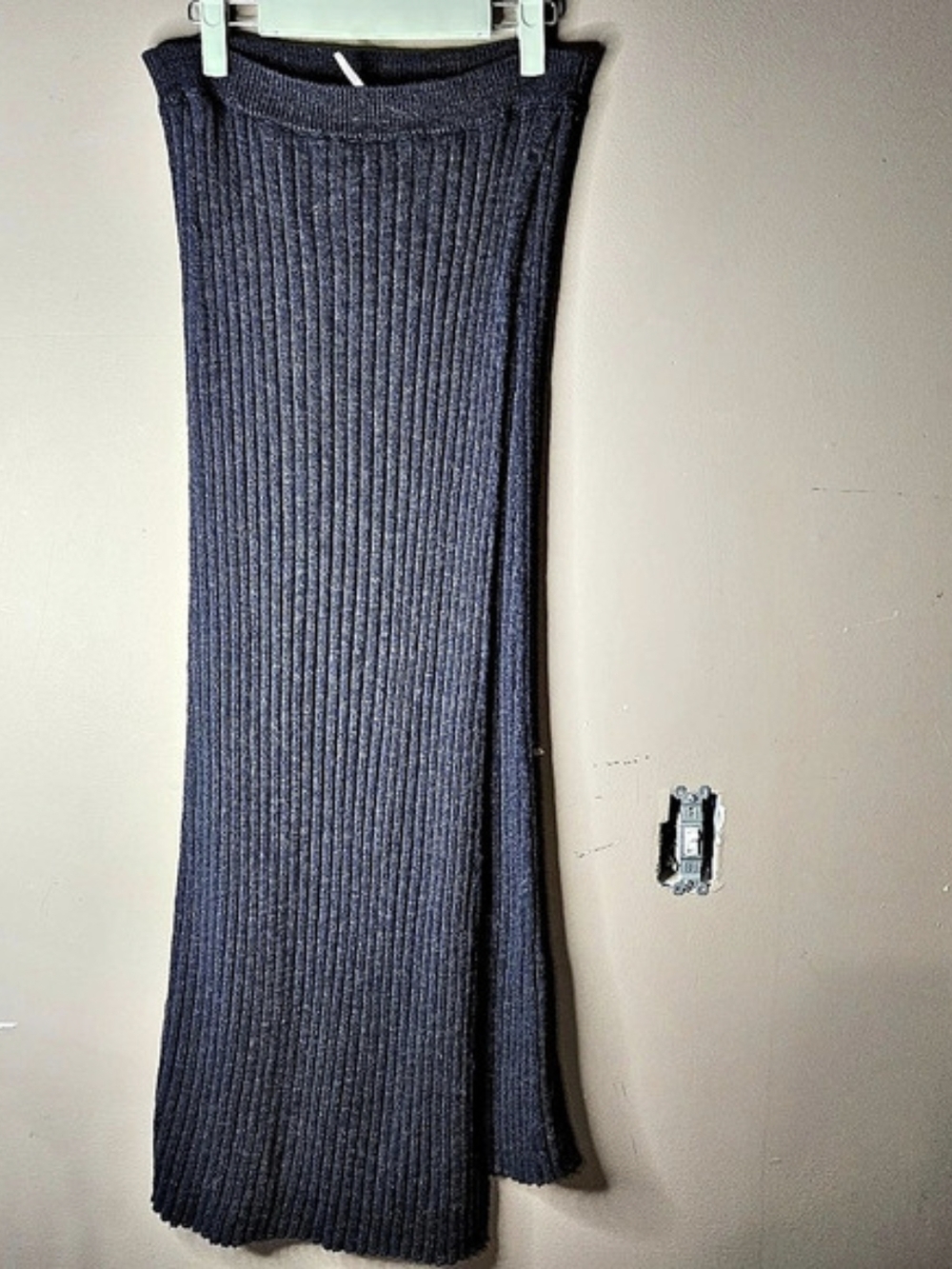 Free People. Ribbed Knit Maxi Skirt in Blue Like New Size Large Waist 15"